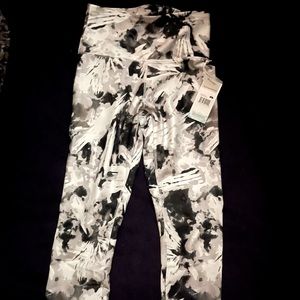 Black, White & Gray Abstract Print Yoga/Workout Leggings